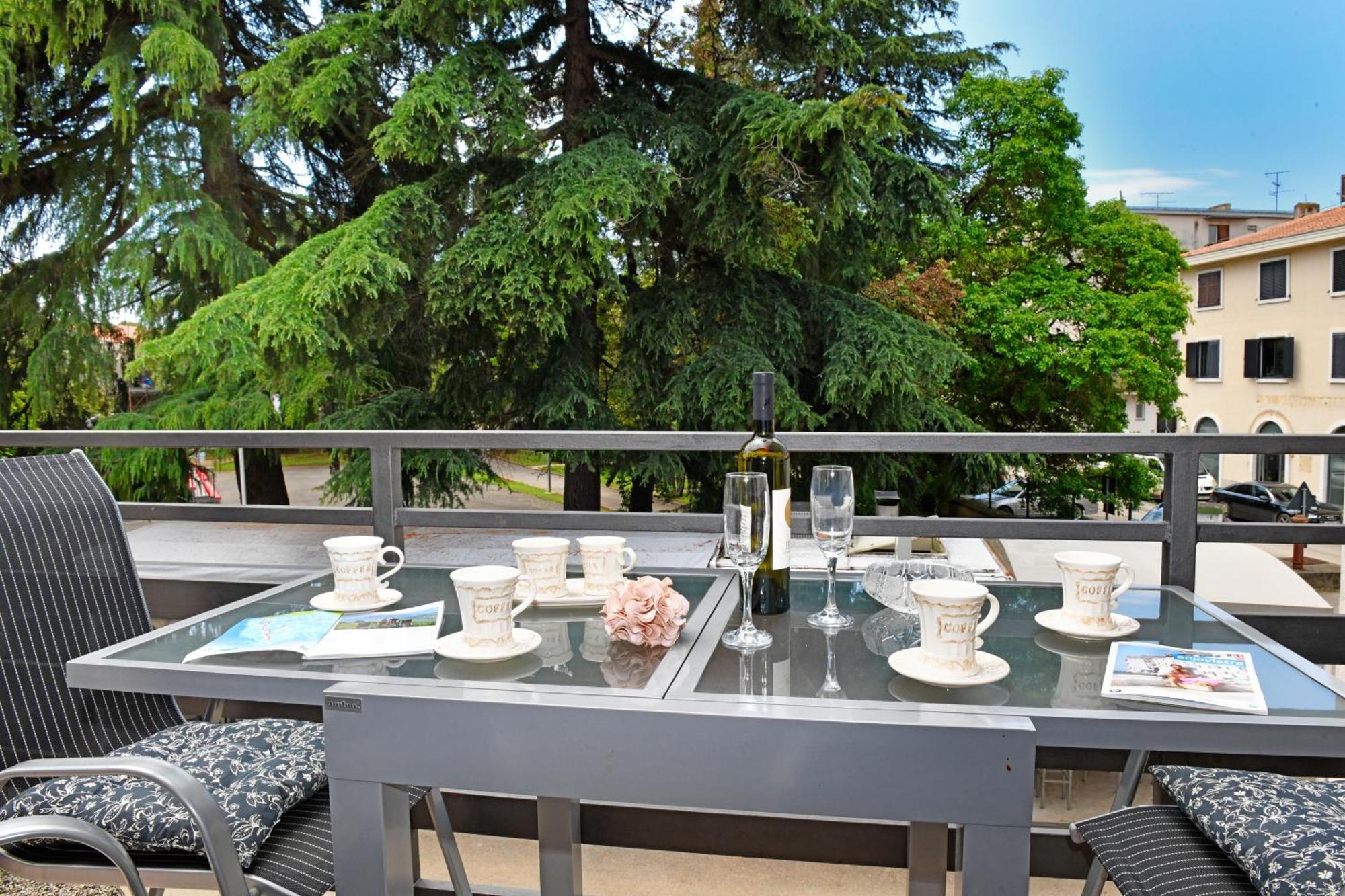 פורץ Apartments Villa Herak מראה חיצוני תמונה